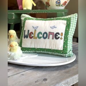 Vintage Applique Welcome Gingham Pillow. 11”x14” Charming Cottagecore. EUC